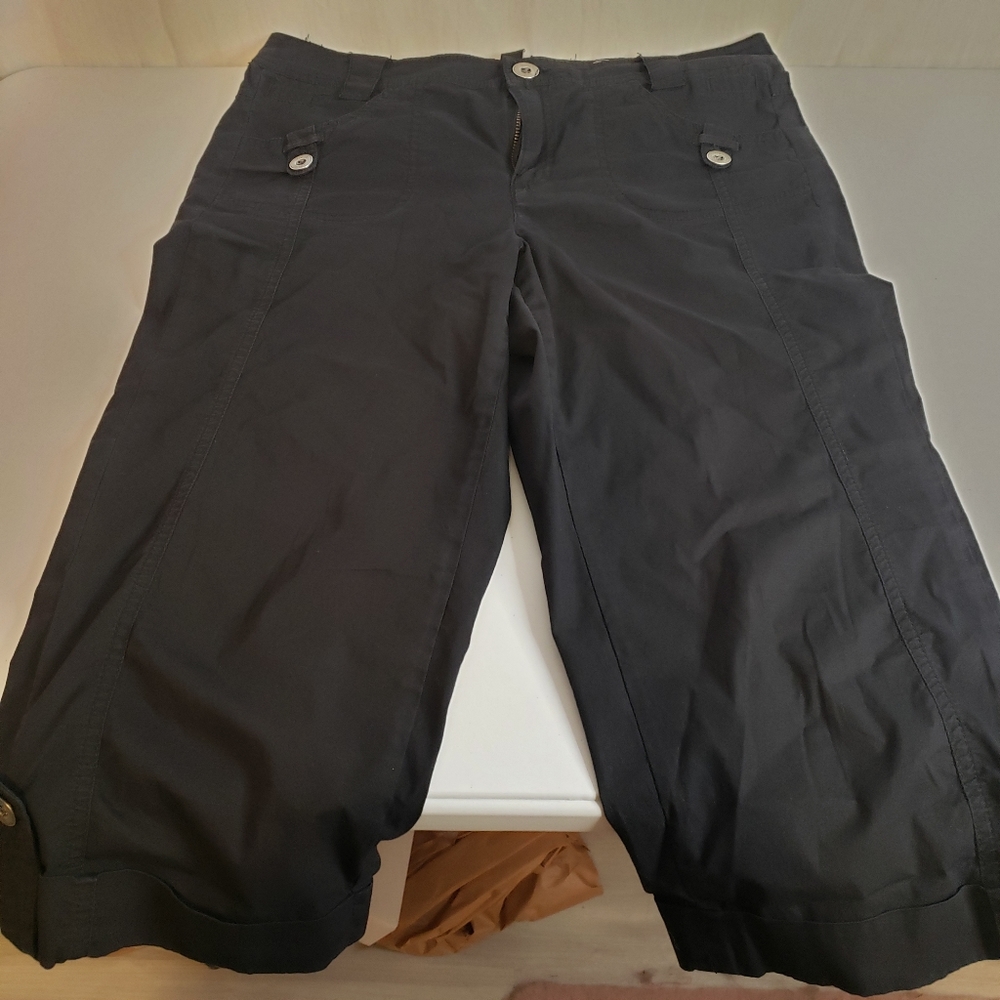 ** FINAL PRICE ** Black Capri